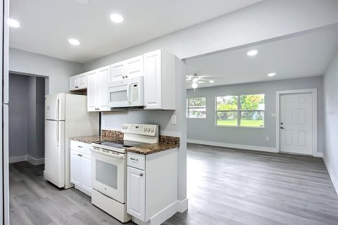 Commercial property in Sarasota, Florida 3 bedrooms, 130.99 sq.m. № 1851480 - photo 11