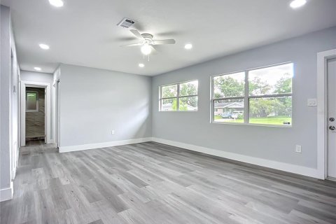 Commercial property in Sarasota, Florida 3 bedrooms, 130.99 sq.m. № 1851480 - photo 2