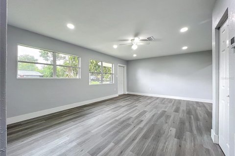Commercial property in Sarasota, Florida 3 bedrooms, 130.99 sq.m. № 1851480 - photo 4