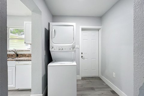 Commercial property in Sarasota, Florida 3 bedrooms, 130.99 sq.m. № 1851480 - photo 19