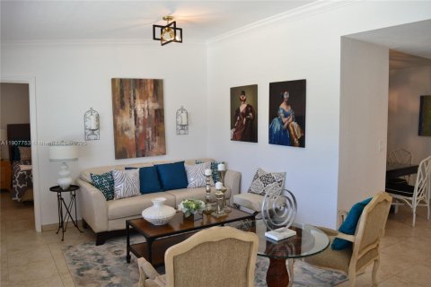 Снять в аренду виллу или дом в Майами, Флорида 3 спальни, 193.98м2, № 1964057 - фото 8