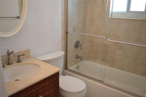 Снять в аренду виллу или дом в Майами, Флорида 3 спальни, 193.98м2, № 1964057 - фото 29