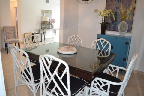 Снять в аренду виллу или дом в Майами, Флорида 3 спальни, 193.98м2, № 1964057 - фото 25