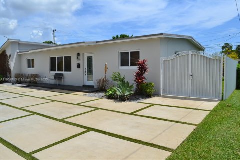 Снять в аренду виллу или дом в Майами, Флорида 3 спальни, 193.98м2, № 1964057 - фото 7