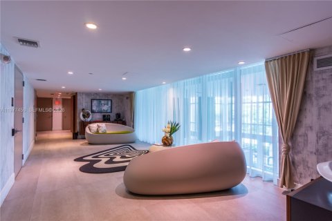 Copropriété à louer à Bay Harbor Islands, Floride: 2 chambres, 123.84 m2 № 2046082 - photo 10