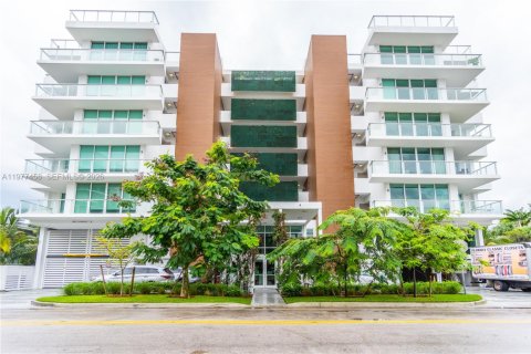 Copropriété à louer à Bay Harbor Islands, Floride: 2 chambres, 123.84 m2 № 2046082 - photo 2
