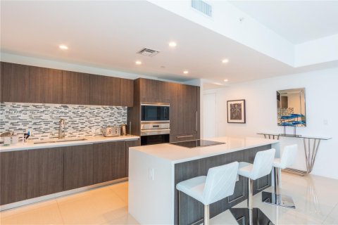 Copropriété à louer à Bay Harbor Islands, Floride: 2 chambres, 123.84 m2 № 2046082 - photo 11