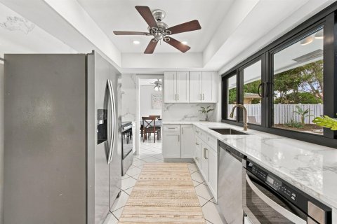 Casa en venta en Fort Lauderdale, Florida, 4 dormitorios, 158.12 m2 № 2410790 - foto 6