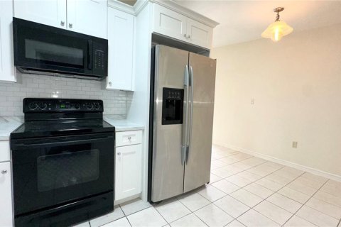 Casa en alquiler en Orlando, Florida, 2 dormitorios, 82.5 m2 № 2310509 - foto 2