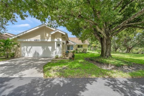 House in Sarasota, Florida 2 bedrooms, 128.39 sq.m. № 1866491 - photo 1