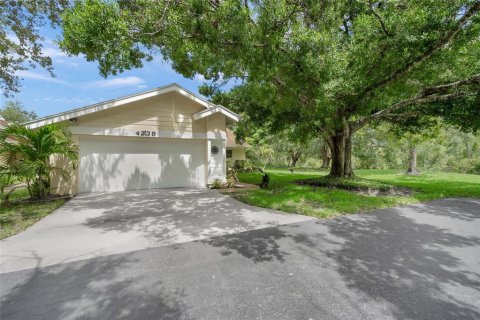 House in Sarasota, Florida 2 bedrooms, 128.39 sq.m. № 1866491 - photo 3