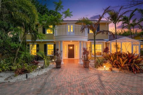Villa ou maison à Dunedin, Floride 4 chambres, 510.96 m2 № 2133393