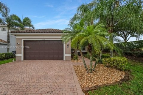 House in Boynton Beach, Florida 3 bedrooms, 171.03 sq.m. № 2048310