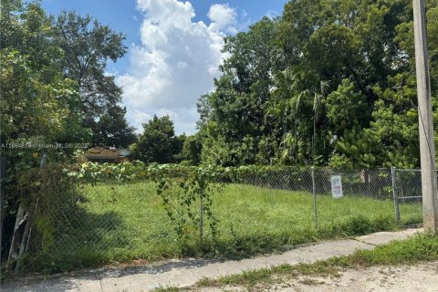 Land in Miami, Florida № 1893088 - photo 1
