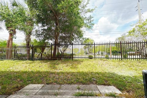 Condo in Oakland Park, Florida, 2 bedrooms  № 1857063 - photo 10