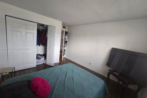 Condo in Oakland Park, Florida, 2 bedrooms  № 1857063 - photo 11