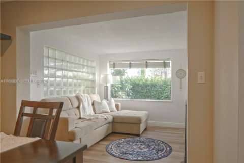 Casa en venta en Deerfield Beach, Florida, 2 dormitorios, 127.37 m2 № 2010772 - foto 10