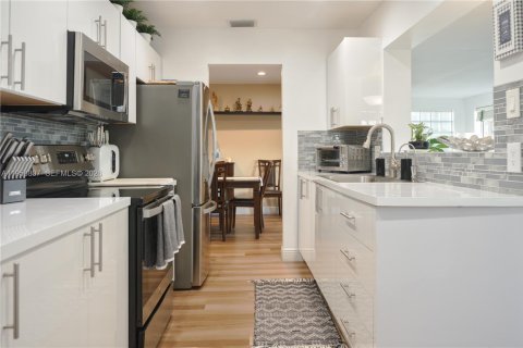 Casa en venta en Deerfield Beach, Florida, 2 dormitorios, 127.37 m2 № 2010772 - foto 16