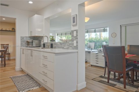 Casa en venta en Deerfield Beach, Florida, 2 dormitorios, 127.37 m2 № 2010772 - foto 15