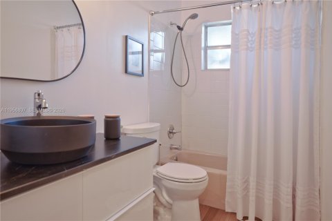 Casa en venta en Deerfield Beach, Florida, 2 dormitorios, 127.37 m2 № 2010772 - foto 23