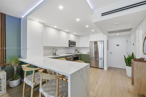 Condo in Miami Beach, Florida  № 2005203 - photo 5