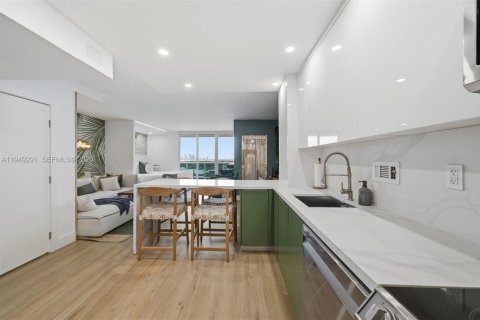 Condo in Miami Beach, Florida  № 2005203 - photo 14