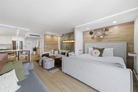 Condo in Miami Beach, Florida  № 2005203 - photo 16