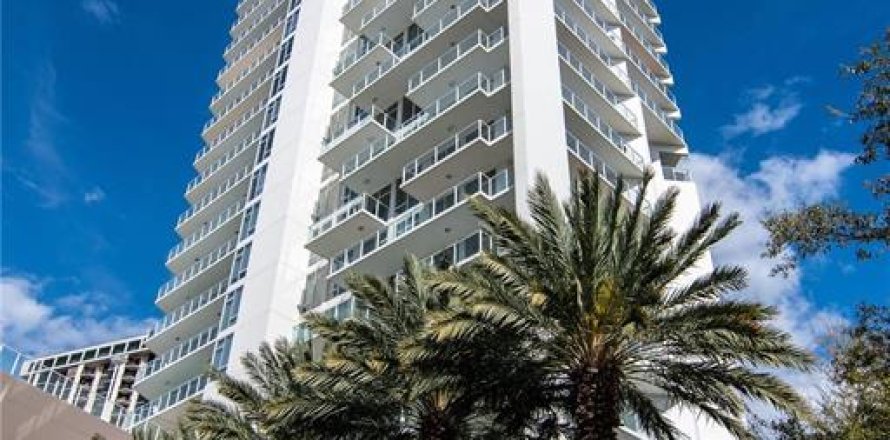 Condominio en Saint Petersburg, Florida, 1 dormitorio № 1797205