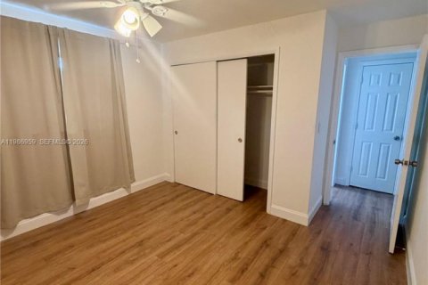 Villa ou maison à louer à Miami, Floride: 3 chambres, 152.17 m2 № 2048877 - photo 19