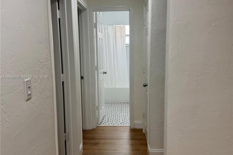 Villa ou maison à louer à Miami, Floride: 3 chambres, 152.17 m2 № 2048877 - photo 15