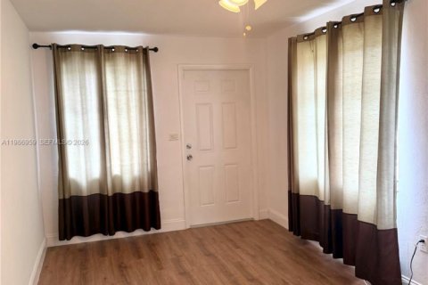 Villa ou maison à louer à Miami, Floride: 3 chambres, 152.17 m2 № 2048877 - photo 7