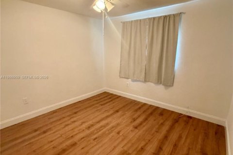 Villa ou maison à louer à Miami, Floride: 3 chambres, 152.17 m2 № 2048877 - photo 17