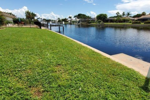 House in Punta Gorda, Florida 2 bedrooms, 141.49 sq.m. № 1894891 - photo 4