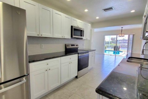 House in Punta Gorda, Florida 2 bedrooms, 141.49 sq.m. № 1894891 - photo 7