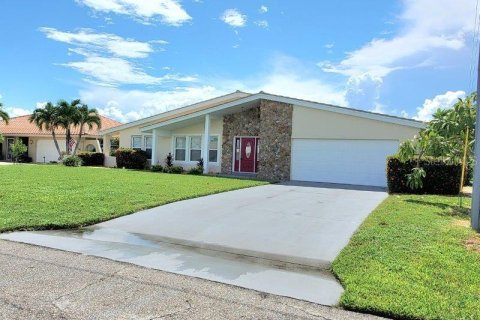 House in Punta Gorda, Florida 2 bedrooms, 141.49 sq.m. № 1894891 - photo 2