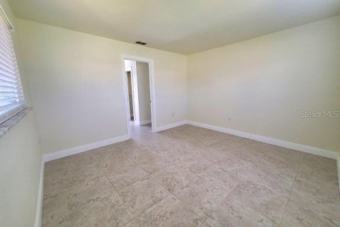 House in Punta Gorda, Florida 2 bedrooms, 141.49 sq.m. № 1894891 - photo 22