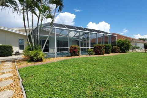 House in Punta Gorda, Florida 2 bedrooms, 141.49 sq.m. № 1894891 - photo 14