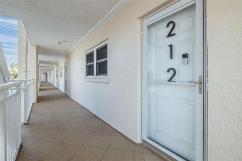 Снять в аренду кондоминиум в Сент-Пит-Бич, Флорида 2 спальни, 84.08м2, № 1759828 - фото 4