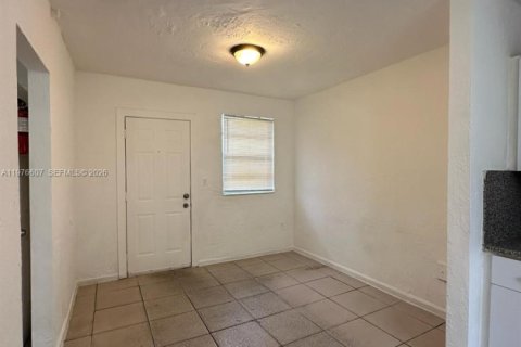 Appartement à louer à Miami, Floride: 1 chambre № 2079829 - photo 2