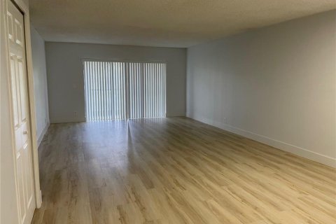 Condo in Weston, Florida, 2 bedrooms № 2191187 - photo 8