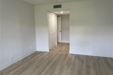 Condo in Weston, Florida, 2 bedrooms № 2191187 - photo 4
