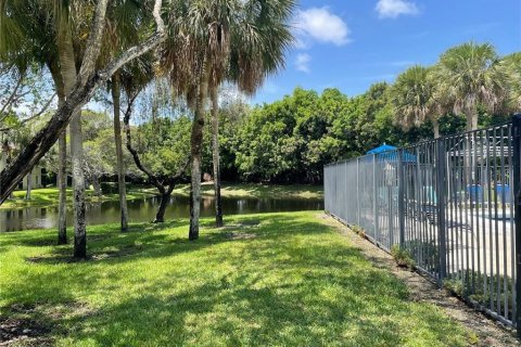 Condo in Weston, Florida, 2 bedrooms № 2191187 - photo 27
