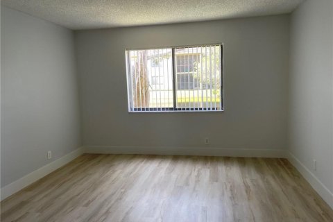 Condo in Weston, Florida, 2 bedrooms № 2191187 - photo 9