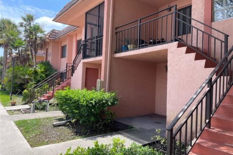 Condo in Weston, Florida, 2 bedrooms № 2191187 - photo 2