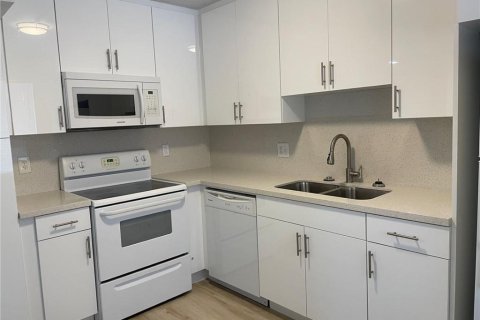 Condo in Weston, Florida, 2 bedrooms № 2191187 - photo 5