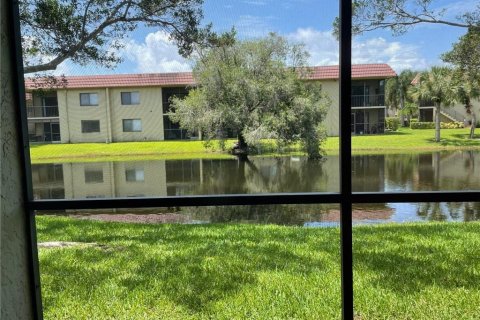 Condo in Weston, Florida, 2 bedrooms № 2191187 - photo 24