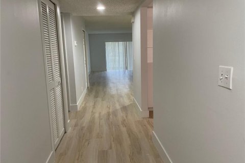 Condo in Weston, Florida, 2 bedrooms № 2191187 - photo 7