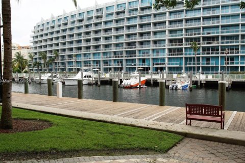 Condo in Aventura, Florida, 1 bedroom  № 1955421 - photo 12