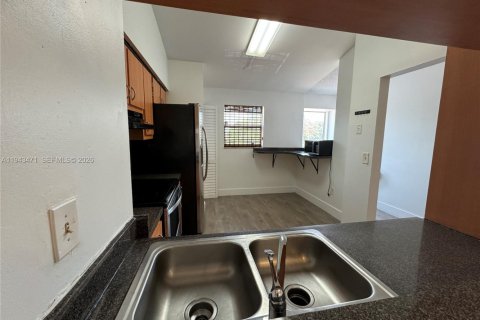 Condo in Miramar, Florida, 1 bedroom  № 2002227 - photo 14