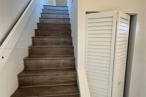 Condo in Miramar, Florida, 1 bedroom  № 2002227 - photo 3